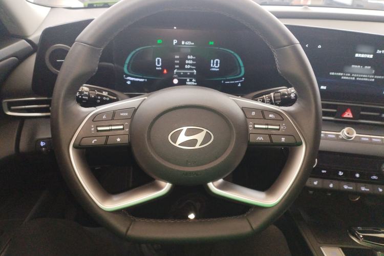 Used Hyundai Elantra 2023 1.5L CVT LUX Prestige Edition
