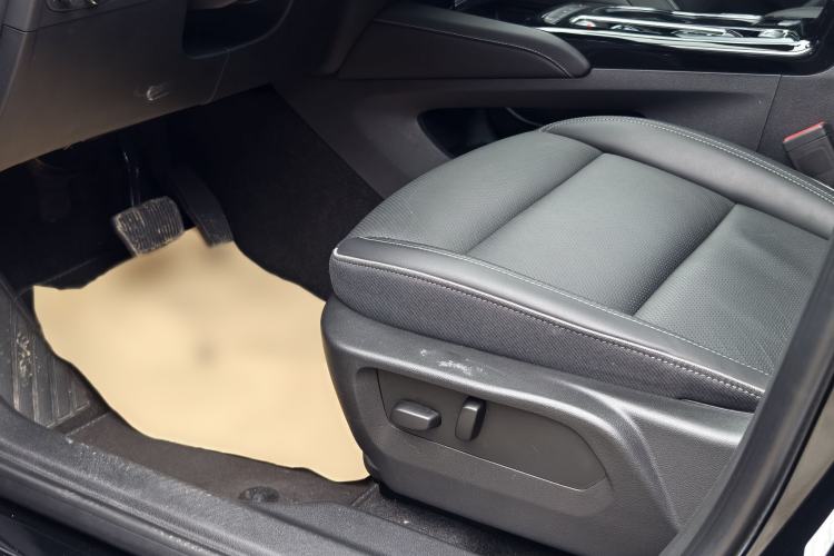 Used Buick Envision 2023 Encore S 552T Two-Wheel Drive Luxury Model
