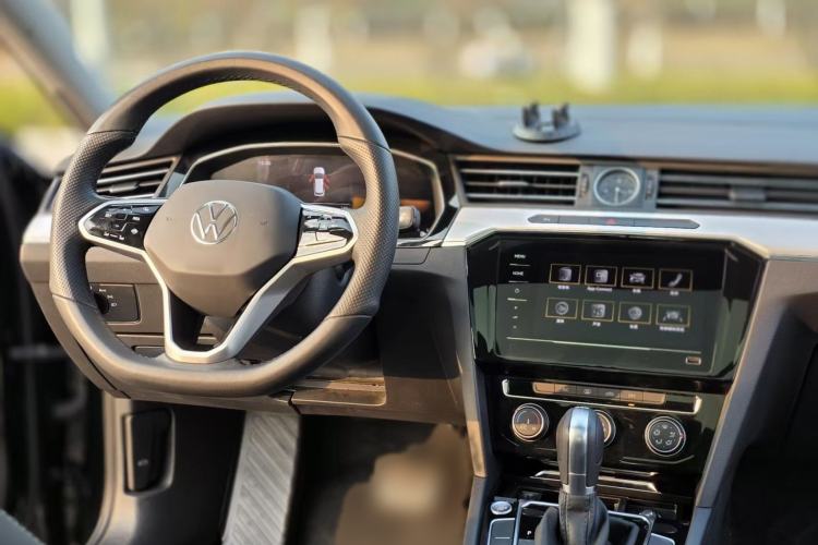 Used Volkswagen Magotan 2025 Zhongxiang Version 280TSI DSG Comfort Edition
