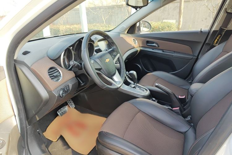 Used Chevrolet Cruze 2013 Hatchback 1.6L Automatic Luxury Model
