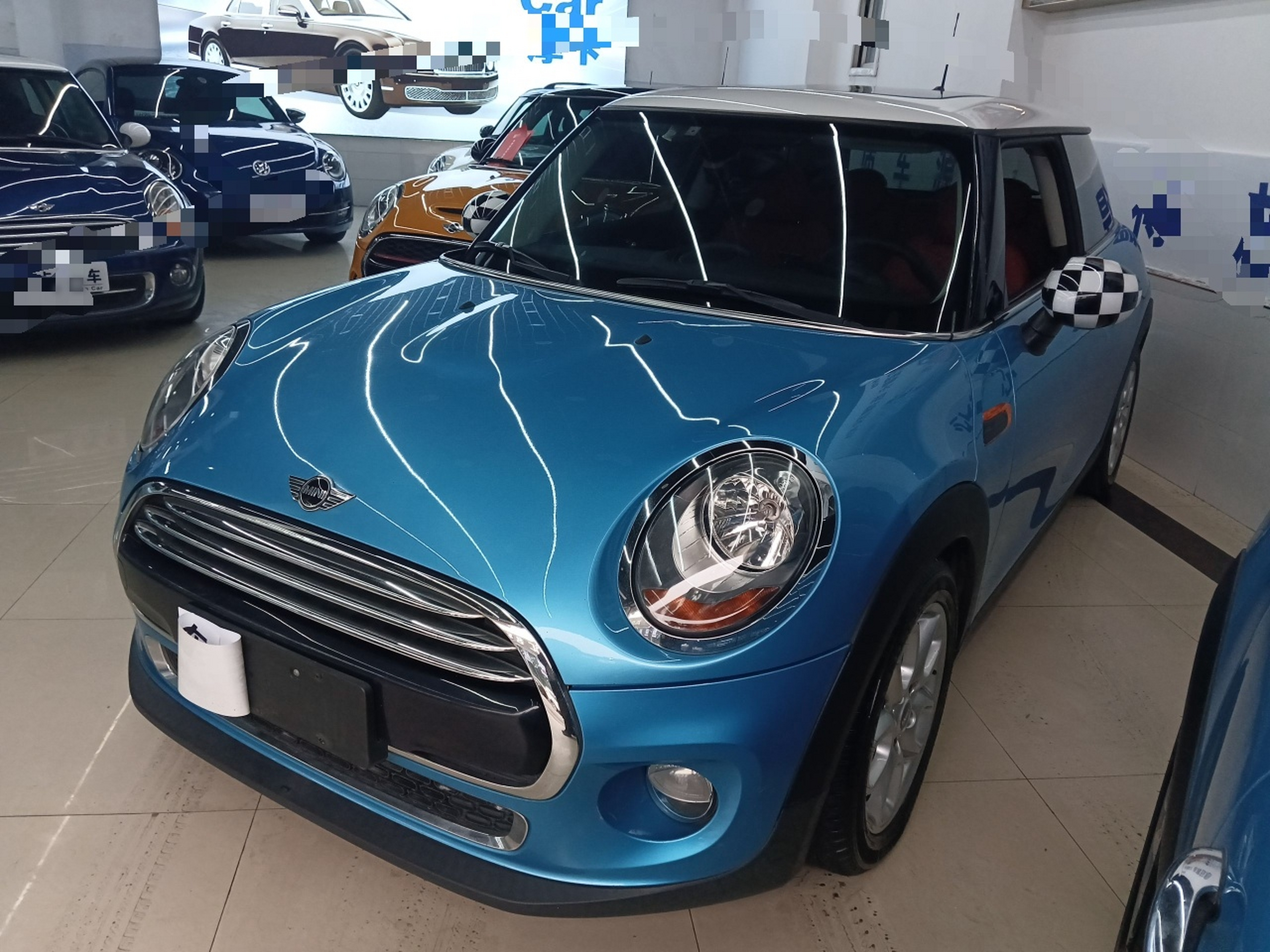 تحت مقدمة السيارة