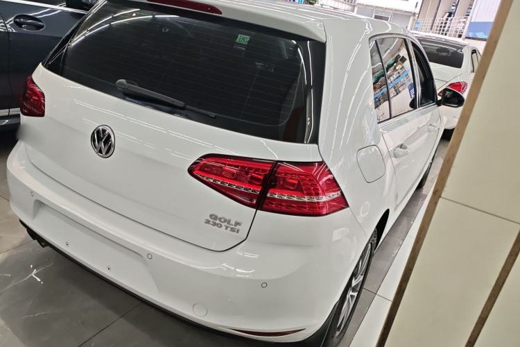 Used Volkswagen Golf 2016 230TSI Automatic Luxury Version
