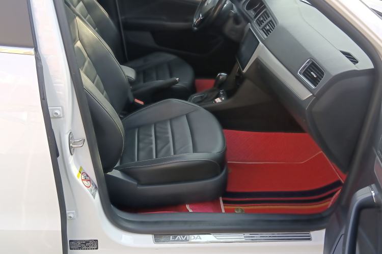 Used Volkswagen Lavida 2017 1.6L Automatic Comfort Edition
