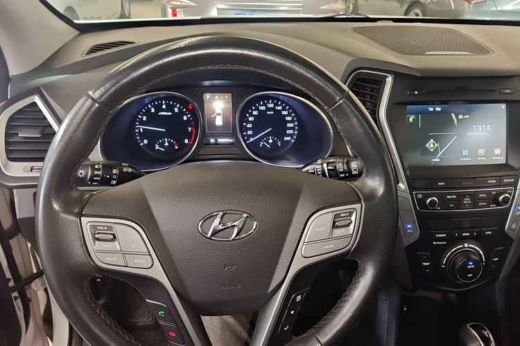 Used Hyundai Santa Fe 2017 2.0T Automatic All-Wheel Drive Smart 7-Seater
