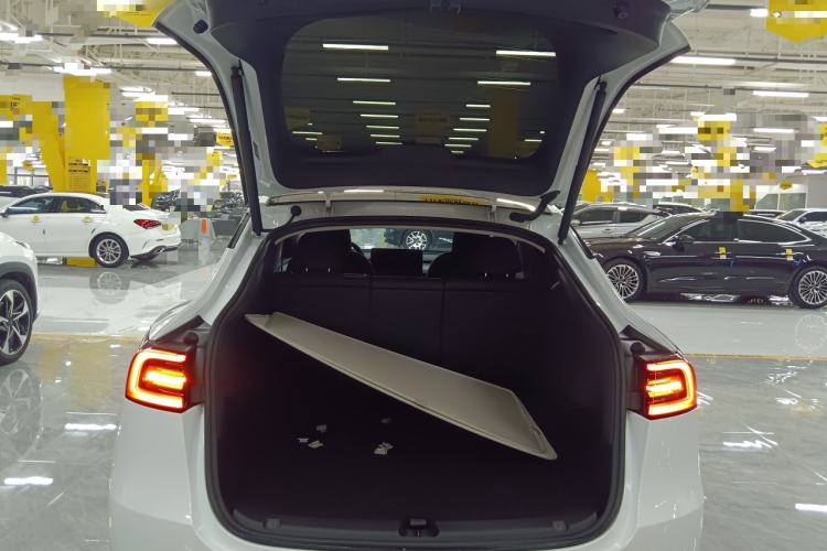 Used Tesla Model Y 2023 High-Performance All-Wheel-Drive Version
