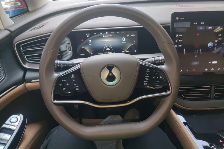 Used Denza D9 2022 DM-i 970 Four-Wheel Drive Prestige Model
