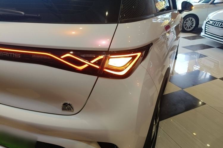 Used BYD Dolphin 2023 420 km Free Version
