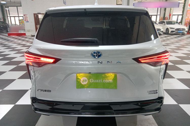 Used Toyota Sienna 2023 2.5L Hybrid Deluxe Edition
