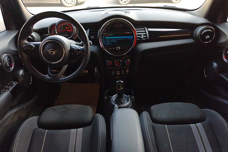 Used  MINI 2019 1.5T COOPER Racing Edition Five-Door Model
