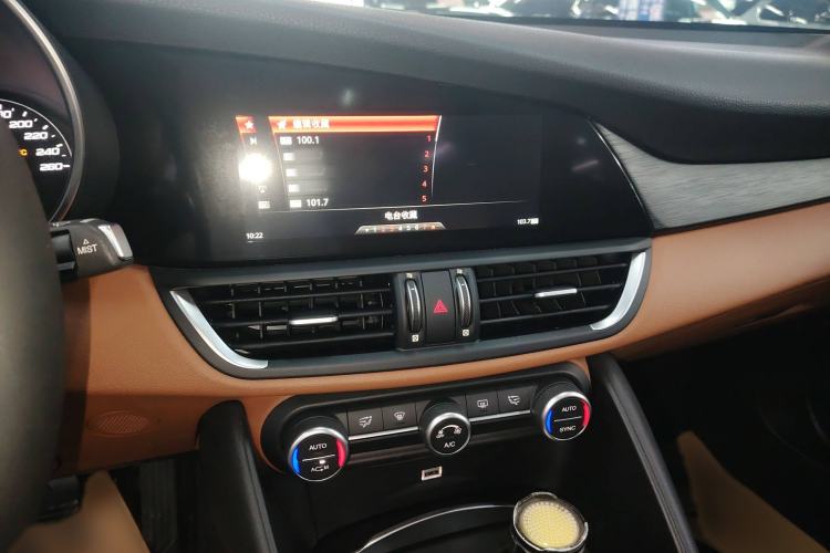 Used Alfa Romeo Giulia 2017 2.0T 200HP Luxury Edition
