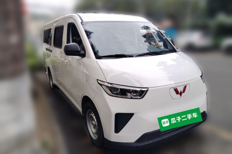 Used Wuling Yangguang 2024 300KM Comfort Version Passenger Van 75kW