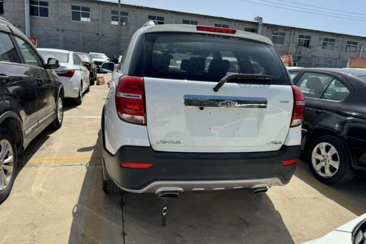 Used Chevrolet Captiva 2015 2.4L 4x4 Flagship Edition 7-Seater
