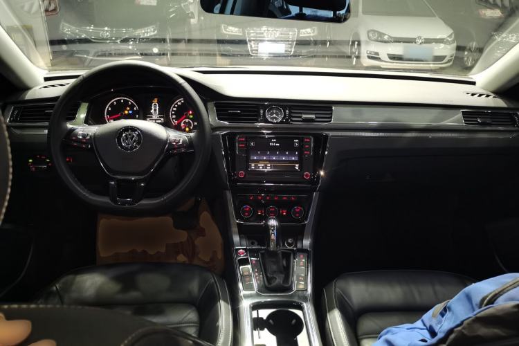 Used Volkswagen Passat 2017 280TSI DSG Luxury Edition
