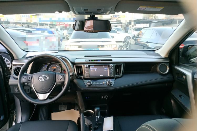 Used Toyota RAV4 2015 2.0L CVT Two-Wheel Drive Fashion Edition
