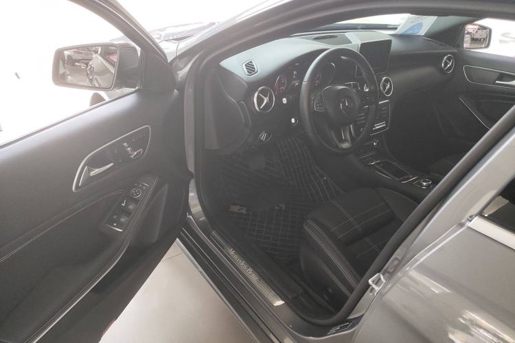 Used Mercedes-Benz A-Class 2016 A 200 Fashion Model
