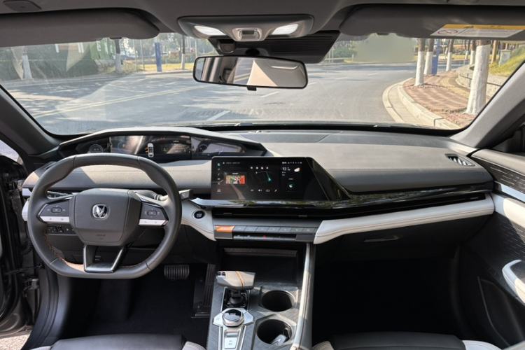 Used Changan UNI-V iDD 2024 Blue Whale Smart Electric iDD 136km ZhiKu Model