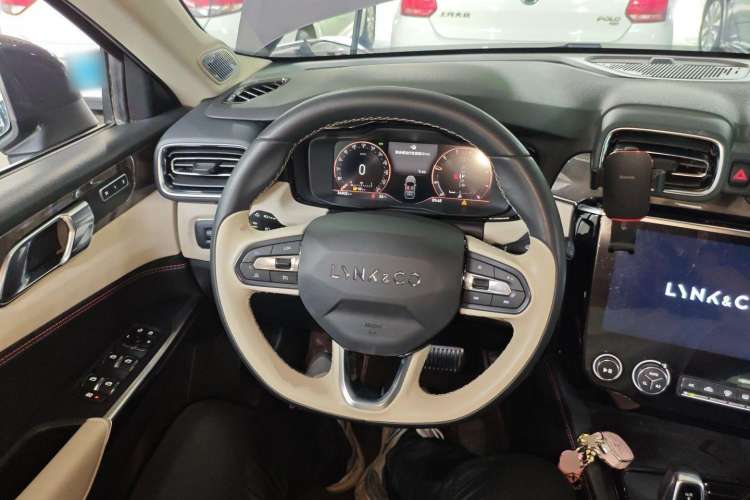 Used Lynk & Co 02 2022 1.5T DCT Shine Pro
