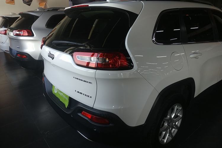 Used  Cherokee 2017 2.0L Superior Edition