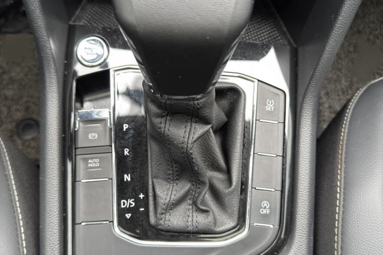 Used Volkswagen Tiguan L 2019 Updated Version 330TSI Automatic Two-Wheel Drive Panoramic Comfort Edition China VI Standard