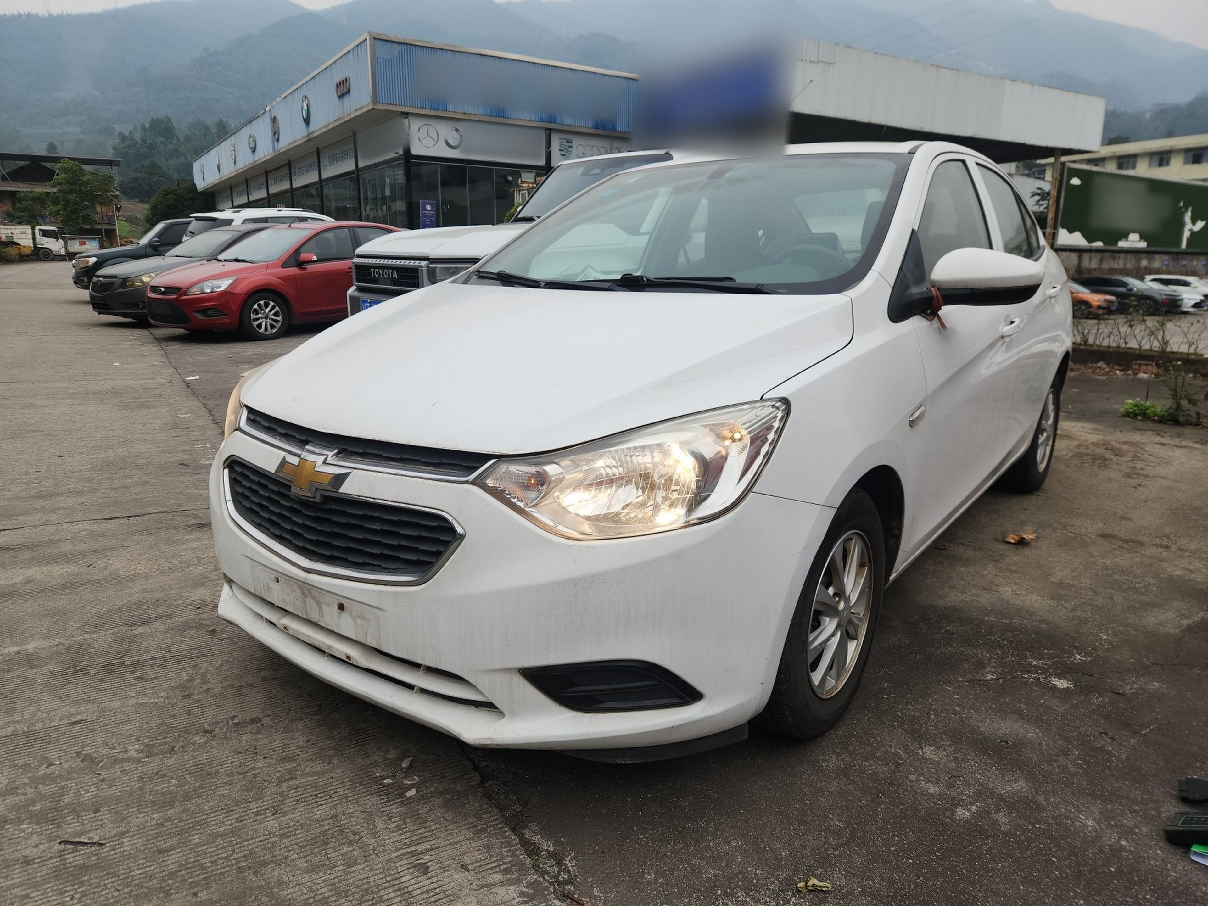 Под передней частью автомобиля