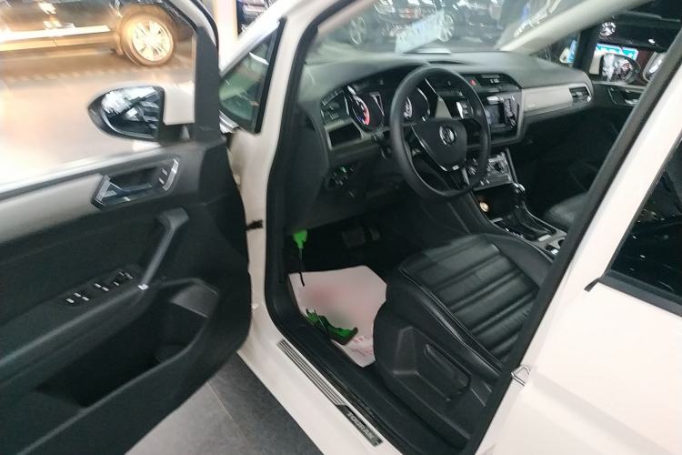 Used Volkswagen Touran 2016 Volkswagen Touran L 280TSI DSG Comfort Edition
