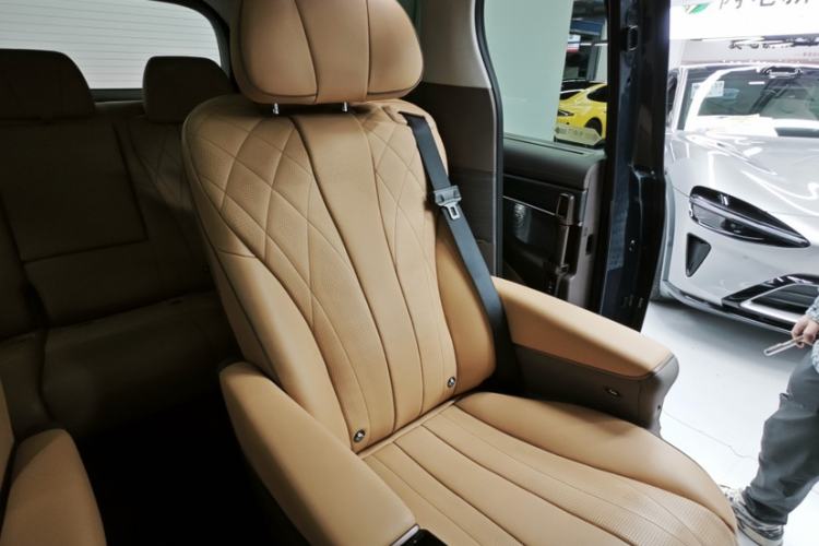 Used Denza D9 2022 DM-i 970 Four-Wheel Drive Prestige Model
