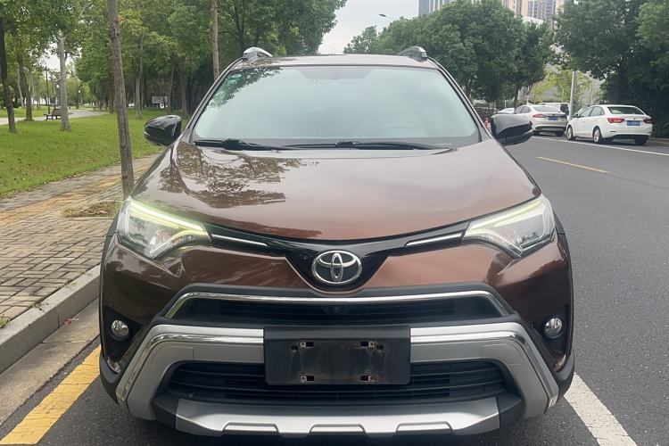 Used Toyota RAV4 2019 2.0L CVT Two-Wheel Drive Fashion X Limited Edition China VI Standard
