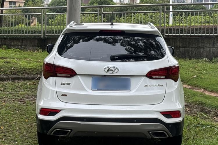 Used Hyundai Santa Fe 2017 2.4L Automatic Two-Wheel Drive Smart Version 5 Seats
