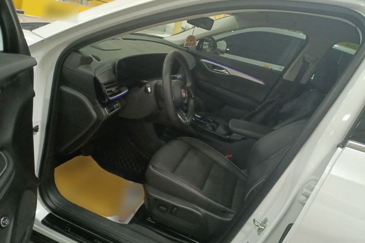 Used Buick Envision 2025 Encore Plus 28T Two-Wheel-Drive Platinum Edition