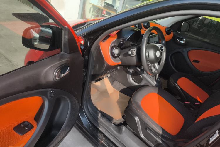 Used  forfour 2016 1.0L 52 kW Passion Edition
