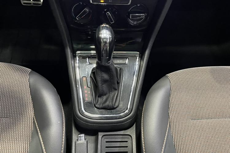 Used Volkswagen C-TREK 2017 230TSI DSG Comfort Version
