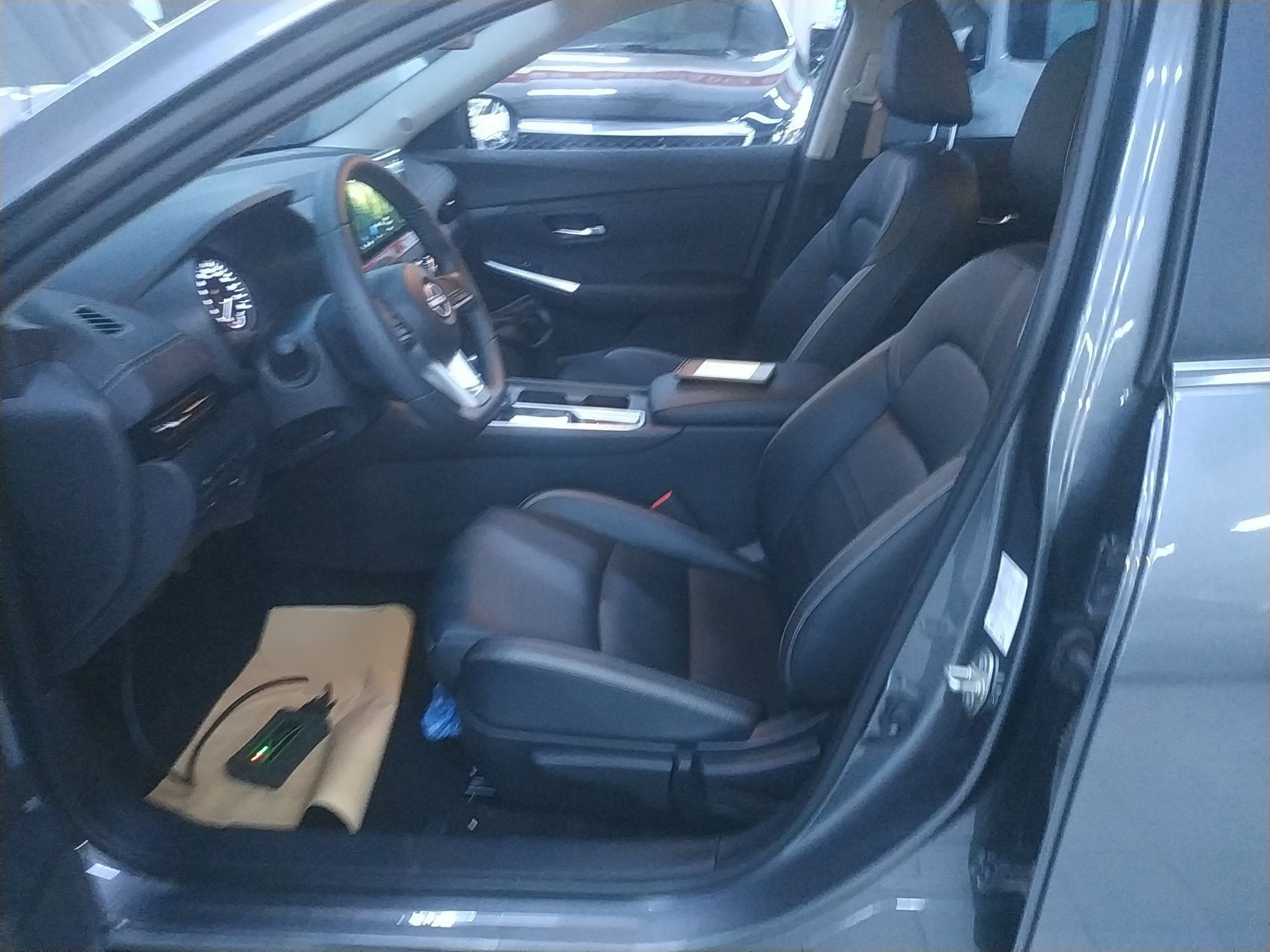 المقاعد الأمامية داخل السيارة