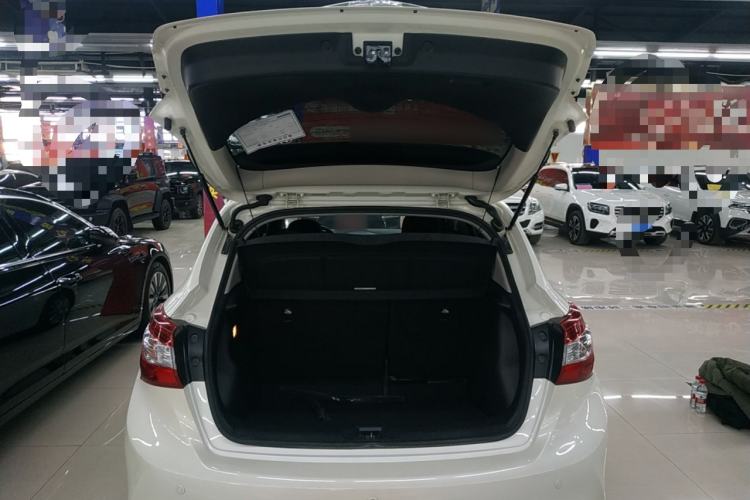 Used Nissan Tiida 2016 1.6L CVT Cool Dynamic Edition
