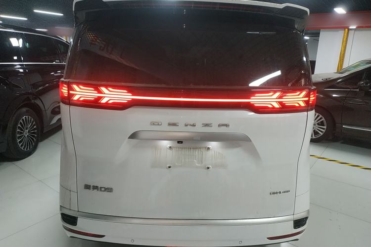 Used Denza D9 2022 DM-i 970 Four-Wheel Drive Prestige Model
