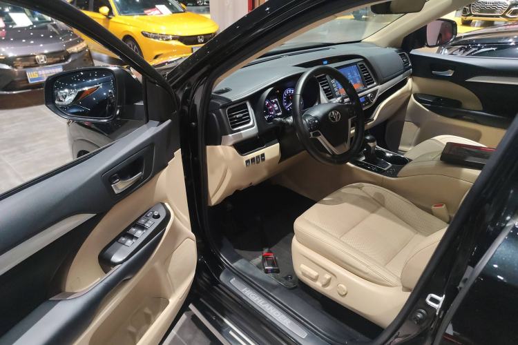 Used Toyota Highlander 2018 2.0T Four-Wheel Drive Luxury Version 7 Seats China VI Standard
