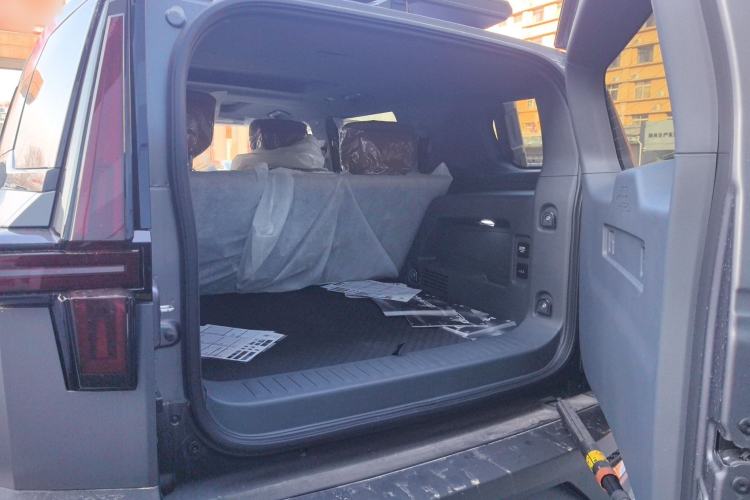 Used  917 2023 Range-Extended Founder Edition
