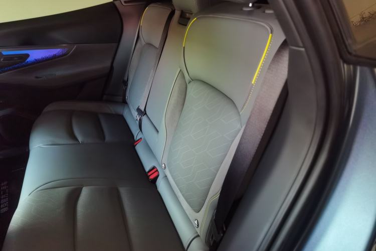 Used Lynk & Co 08 EM-P 2025 220 km All-Wheel-Drive Performance Halo