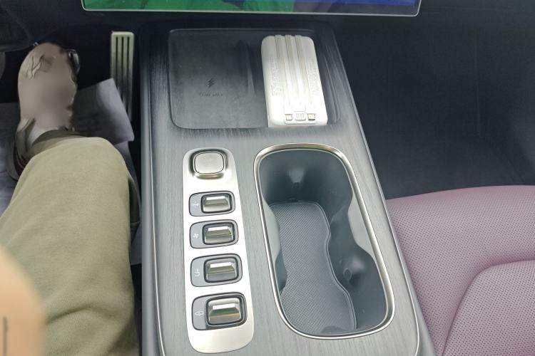 Used  SU7 2024 Four-Wheel Drive Ultra-Long Range Advanced Intelligent Driving Max Edition
