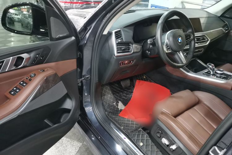 Used BMW X5 2019 xDrive40i Luxury Model with M Sport Package
