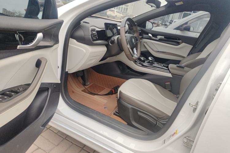 Used BYD Qin PLUS 2024 HONOR Edition DM-i 55KM Leading Model
