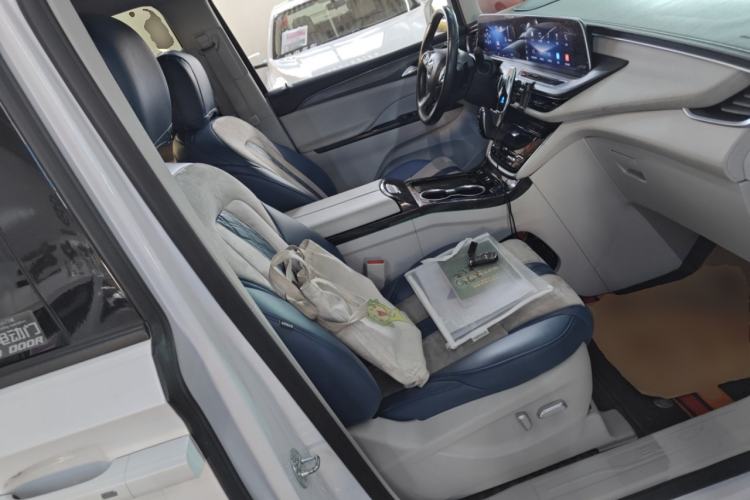 Used Buick GL8 2023 ES Lu Zun Deluxe and Yue Edition
