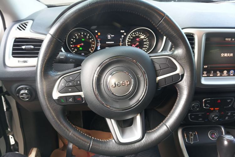 Used  Compass 2017 200T Automatic Family Edition
