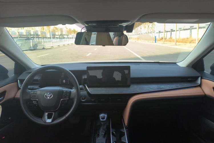 Used Toyota Camry 2024 Dual-Motor 2.0 HGVP Luxury Edition
