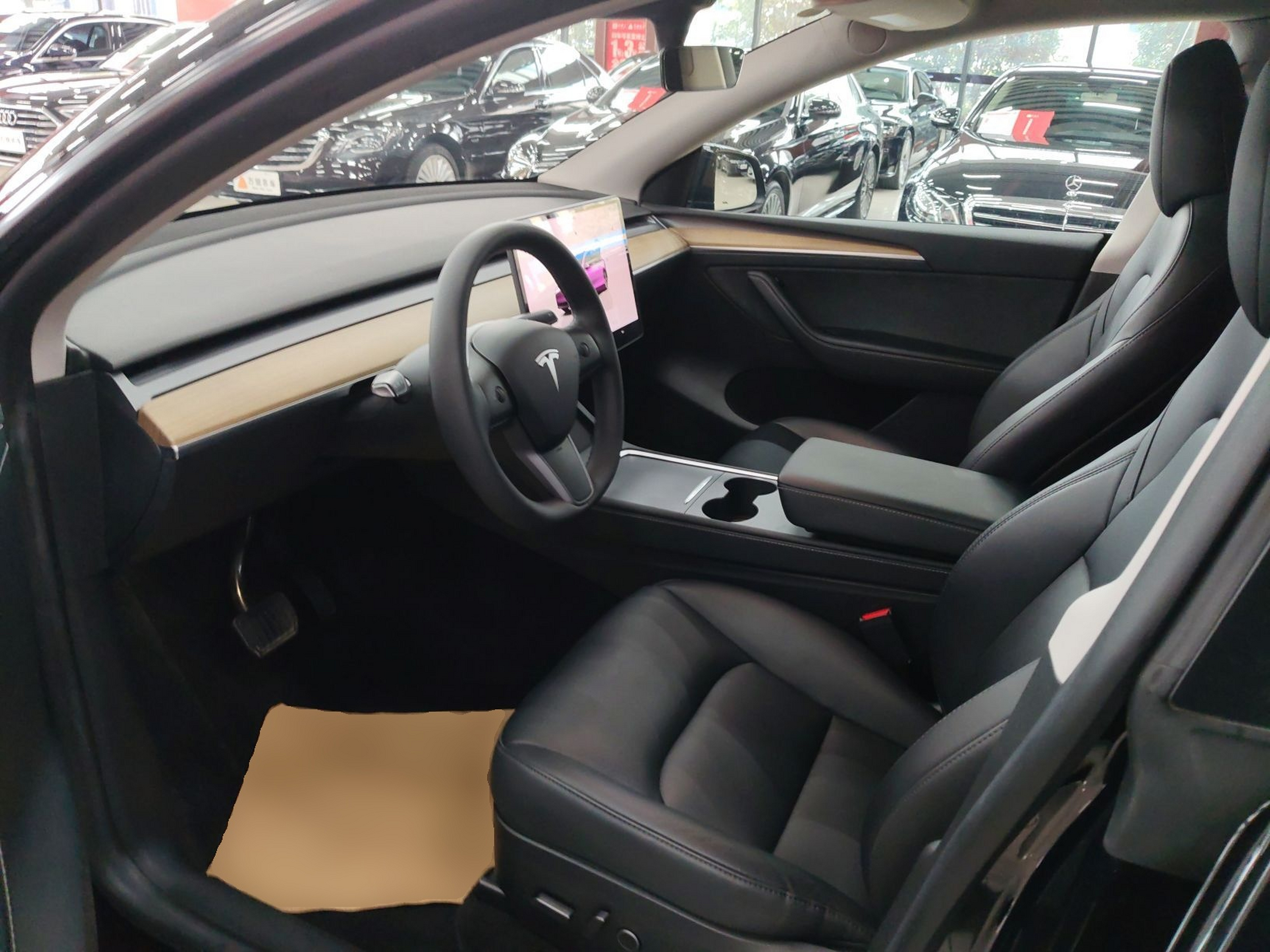 Переднее сиденье в автомобиле