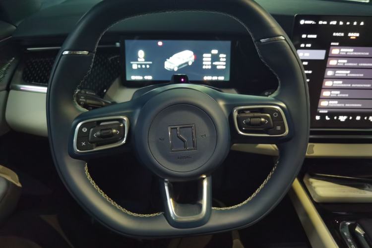 Used Zeekr 009 2024 Six-Seat Executive Version 4WD 108 kWh
