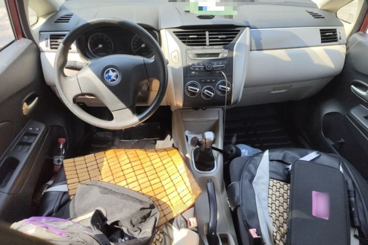 Used Venucia R50 2015 1.6L Manual Fashion Edition
