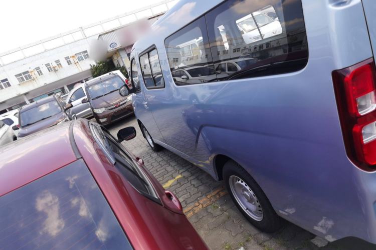 Used Wuling Yangguang 2024 300KM Comfort Version Passenger Van 75kW
