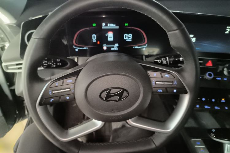 Used Hyundai Elantra 2023 1.5L CVT LUX Prestige Edition
