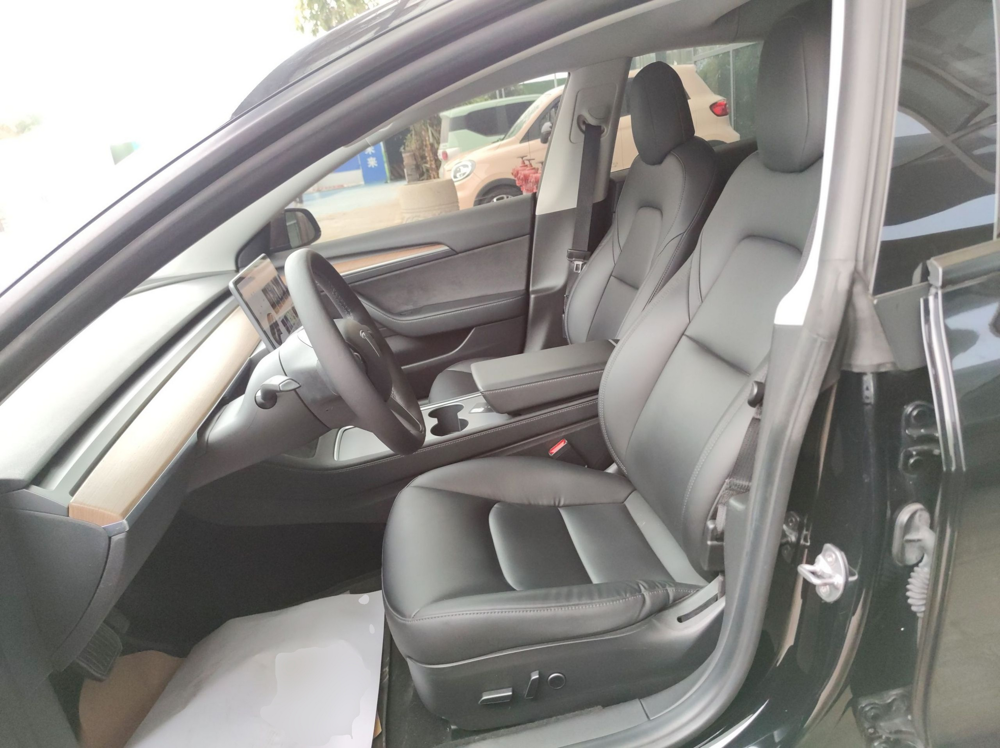 Переднее сиденье в автомобиле