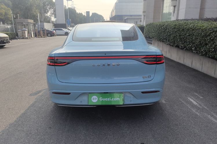 Used Hima Luxeed S7 2025 855 km Max